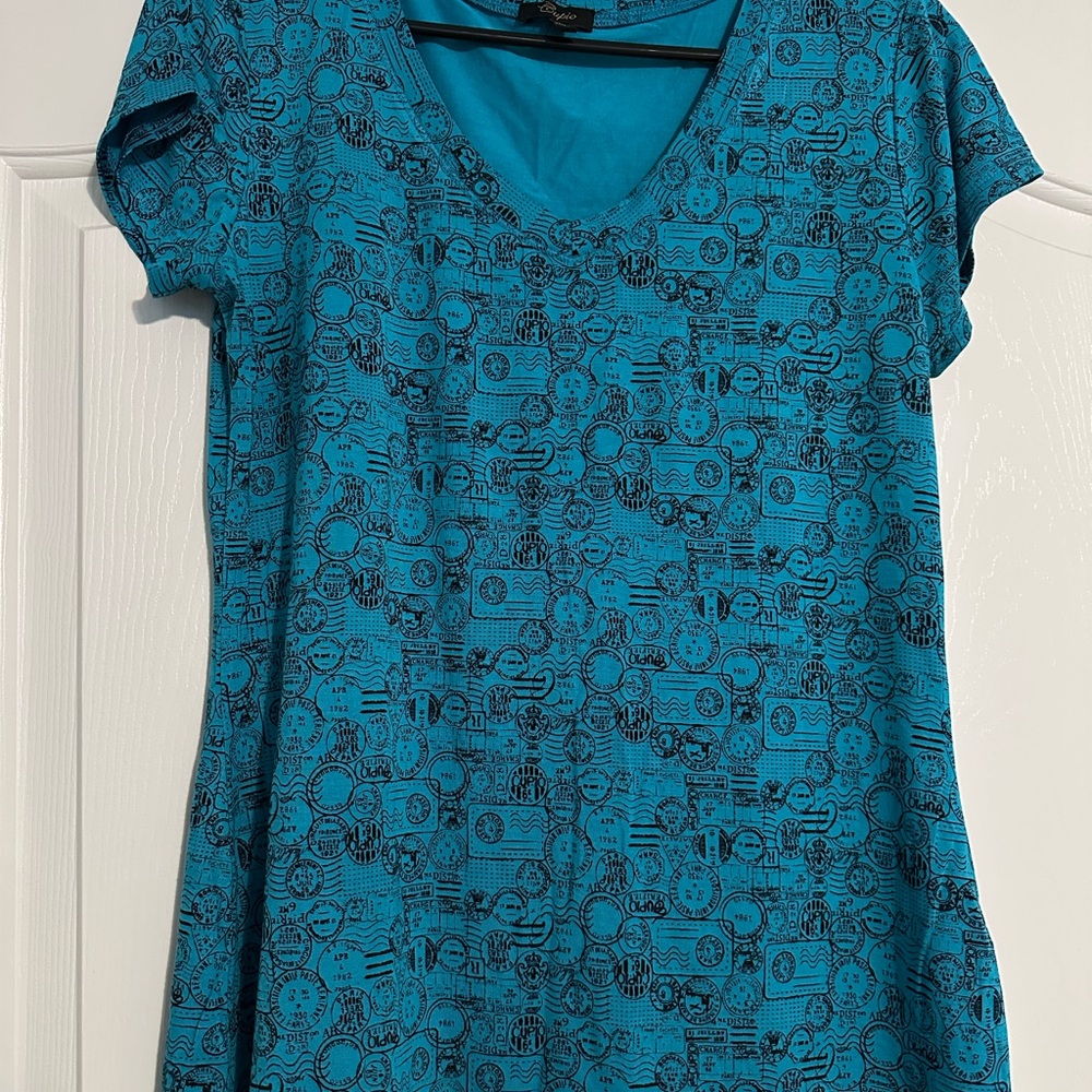 Cupio Teal Graphic Trim Top